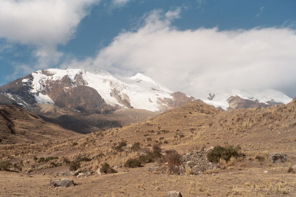 Los perfiles del Illimani desde Pinaya