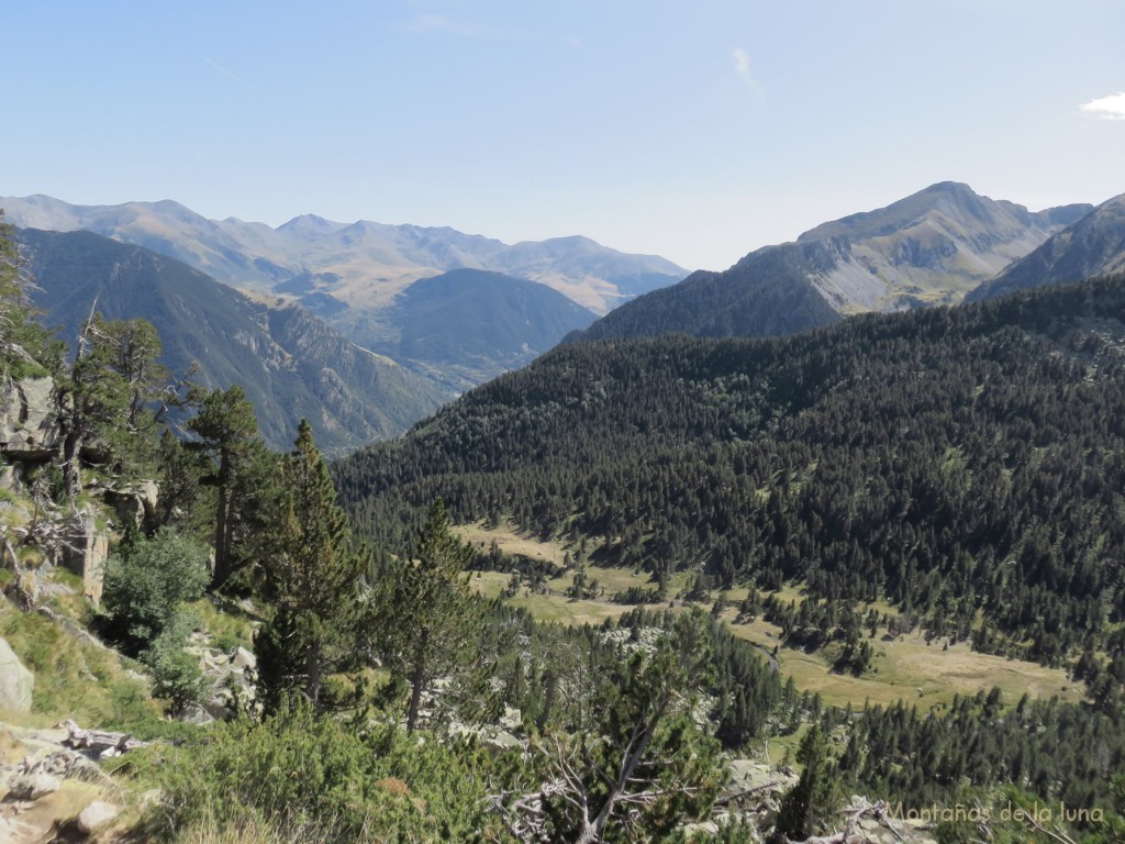 Valle de Llubriqueto con el Pla de La Cabaña abajo