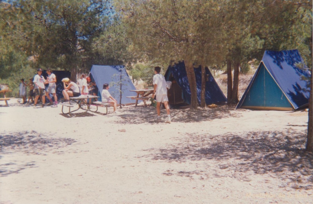 Acampados en el parque del San Cayetano, junto a la Ermita de San Cayetano