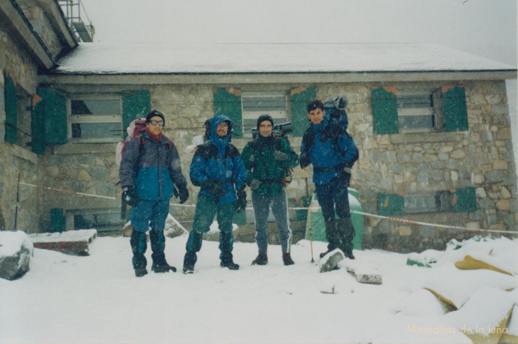 Antonio, Jesús, Joaquín y Quique en el Refugio de La Renclusa