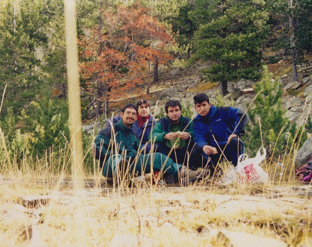 Jesús, Antonio, Joaquín y Quique, en un alto en el camino, en un rincón de Vallibierna