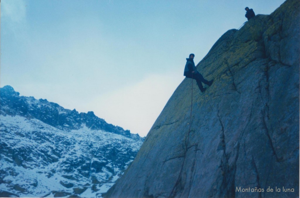 Escalando y rapelando cerca del Refugio Elola