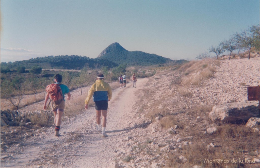 Camino del Agudo, dicho pico al fondo