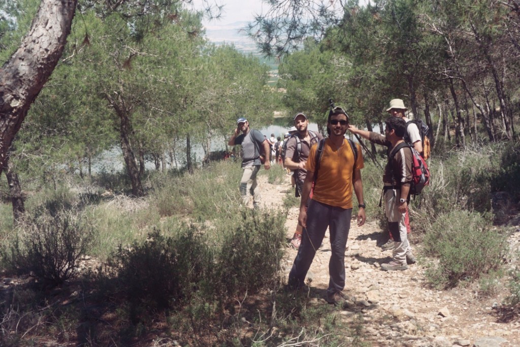 Delante de izquierda a derecha: Manolet, Javi, David Gonzalo y Mario llegando a la balsa junto a la Ermita del Pilar