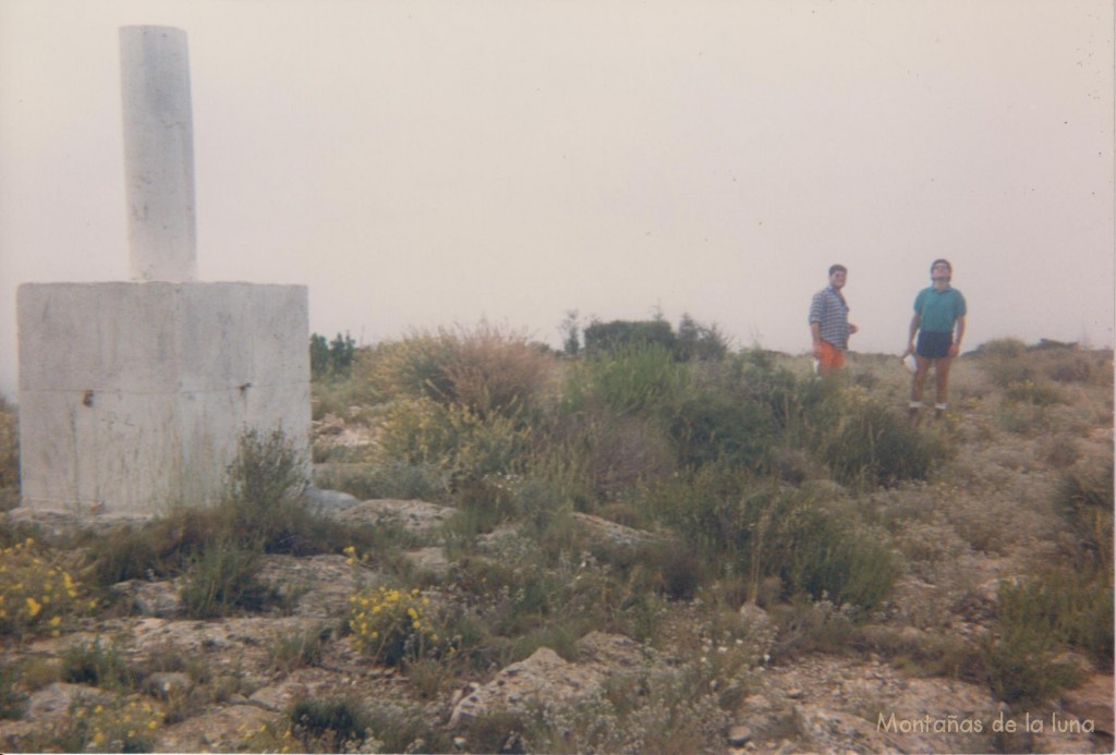 Miguel Ángel y Paco Quiles en la cima de Las Escoteras, 216 mts.