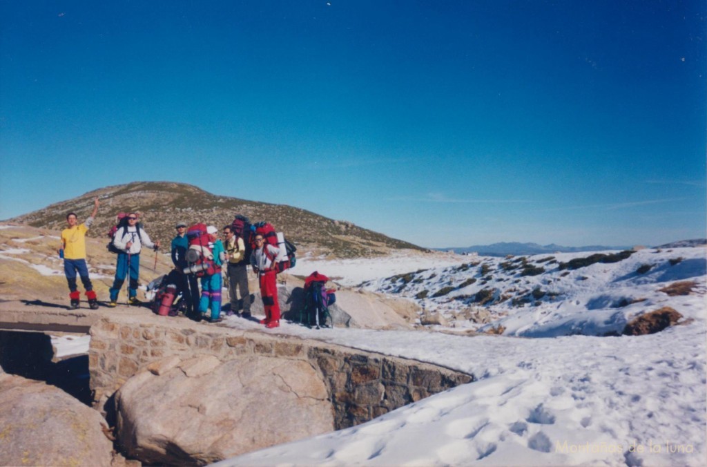 Puente Río Pozas, camino del Refugio Elola