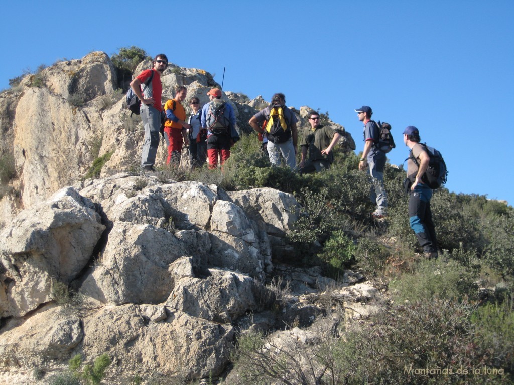 Subiendo a la Peña Gorda, mirando David a la izquierda y Joaquín a la derecha