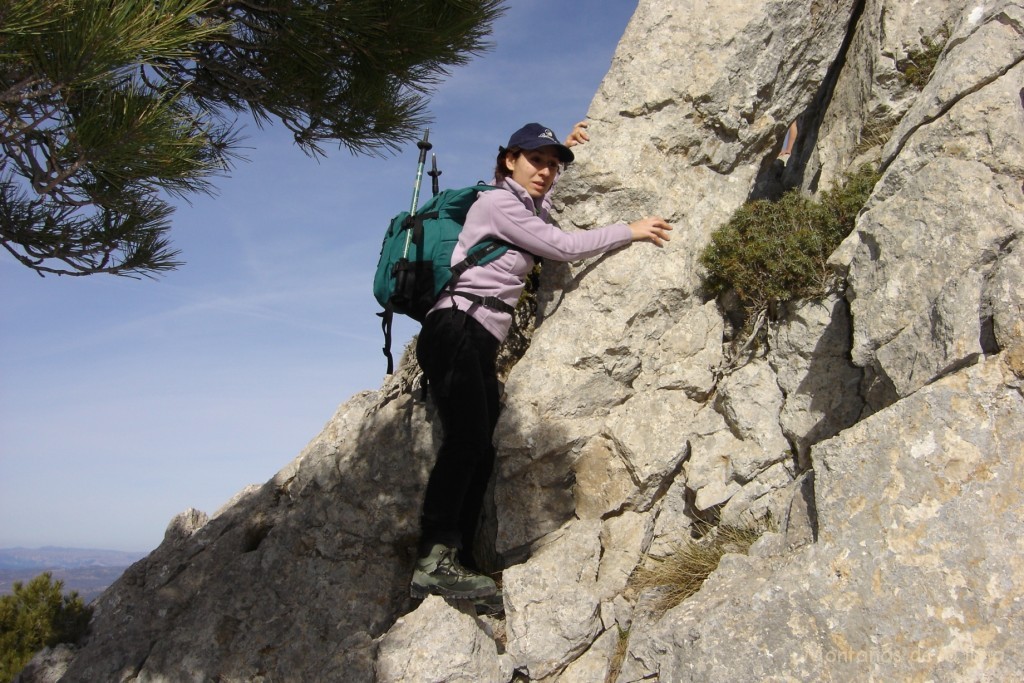 Infi en la Trepada o destrepada en la roca camino del Alto de Las Cabras