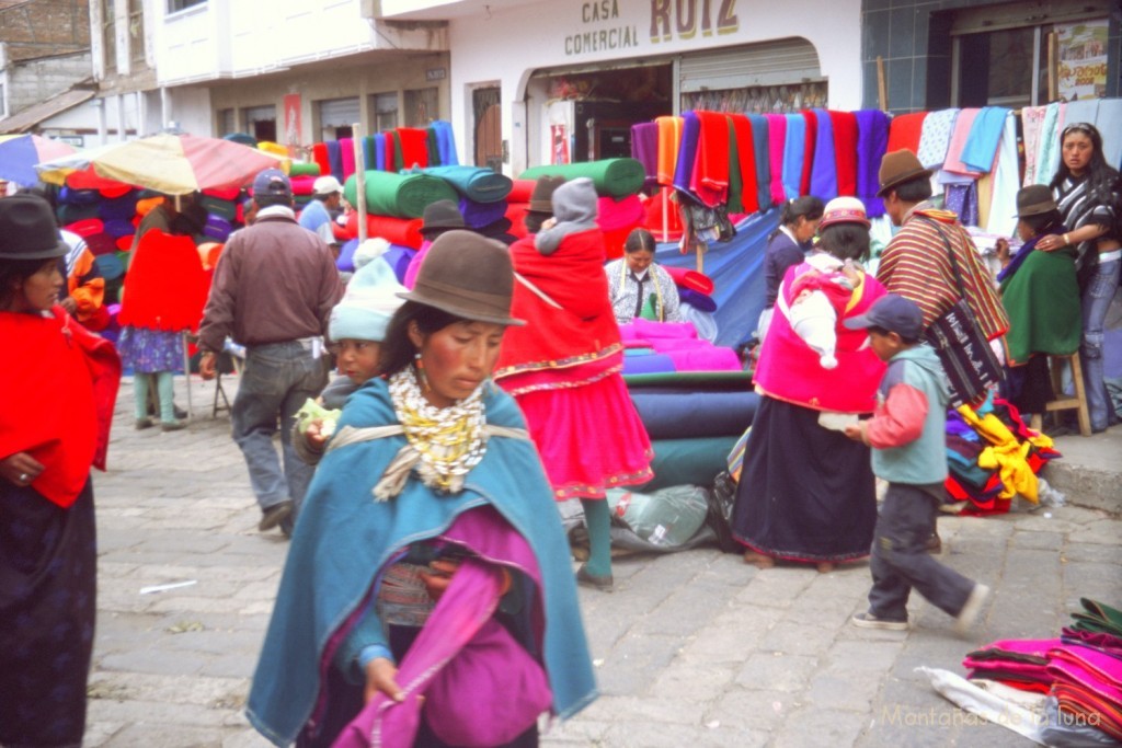 Puestos de telas en Guamote