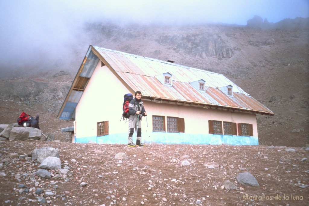 Joaquín en el Refugio Whymper, 5.043 mts.