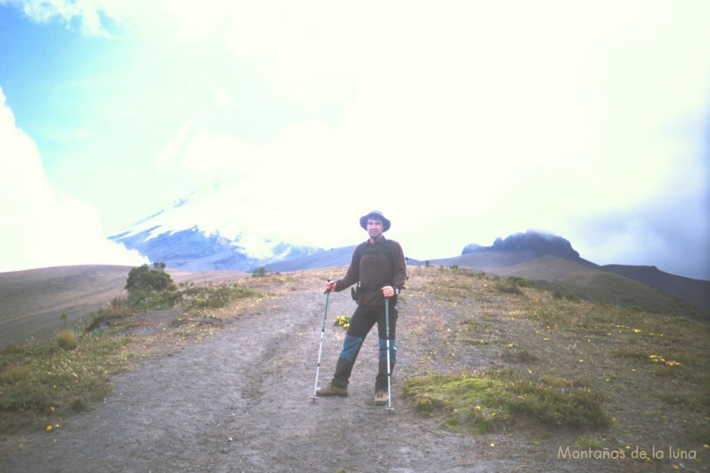 Joaquín subiendo al campo alto de la cara sur del Cotopaxi