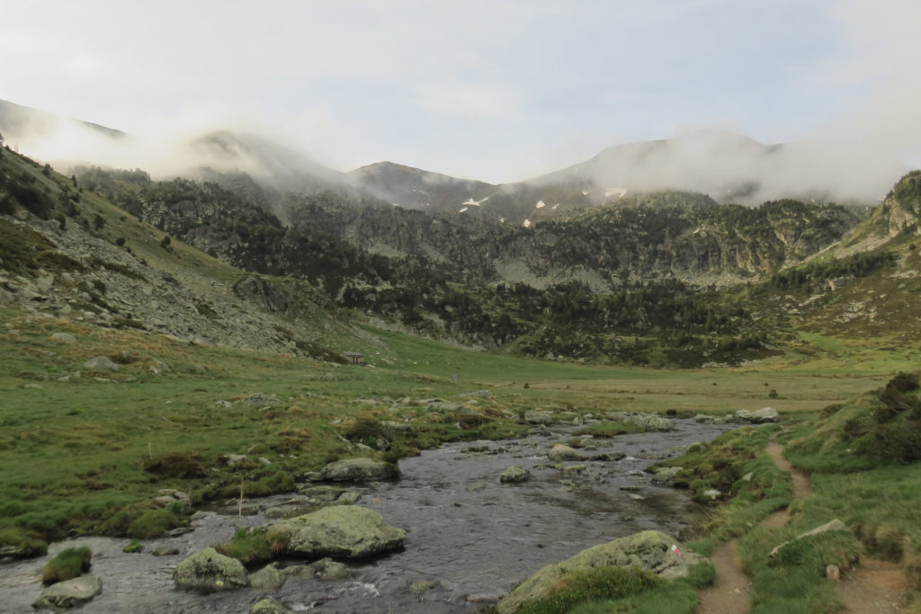 El Siscaró. Apenas se ve el refugio