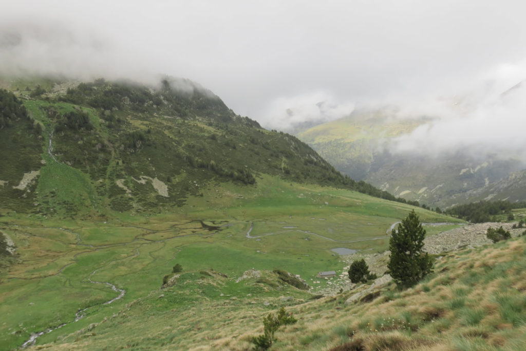 Abajo queda el Refugio del Siscaró