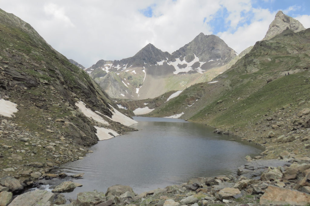 Lago de Abajo de Pecico con el Gran Facho al fondo