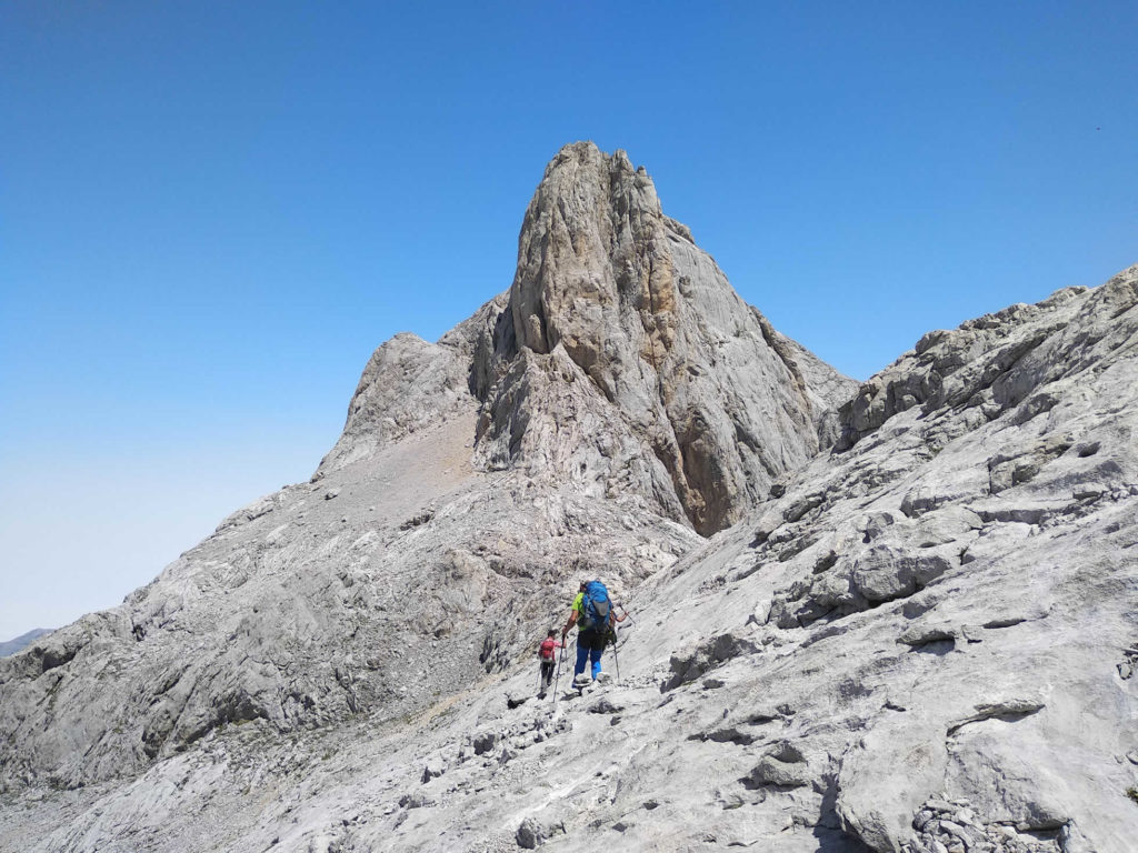 Llegando a la Horcada Arenera, 2.273 mts., arriba las Torres Areneras