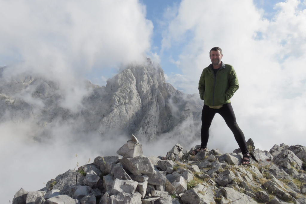 Joaquín Terrés en la Torre Jermoso, 2.113 mts., detrás la Torre Friero