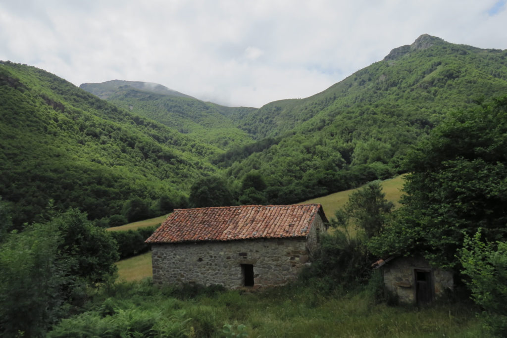 Casas de Argoya con las cercanías de Collau Escobaloso al fondo