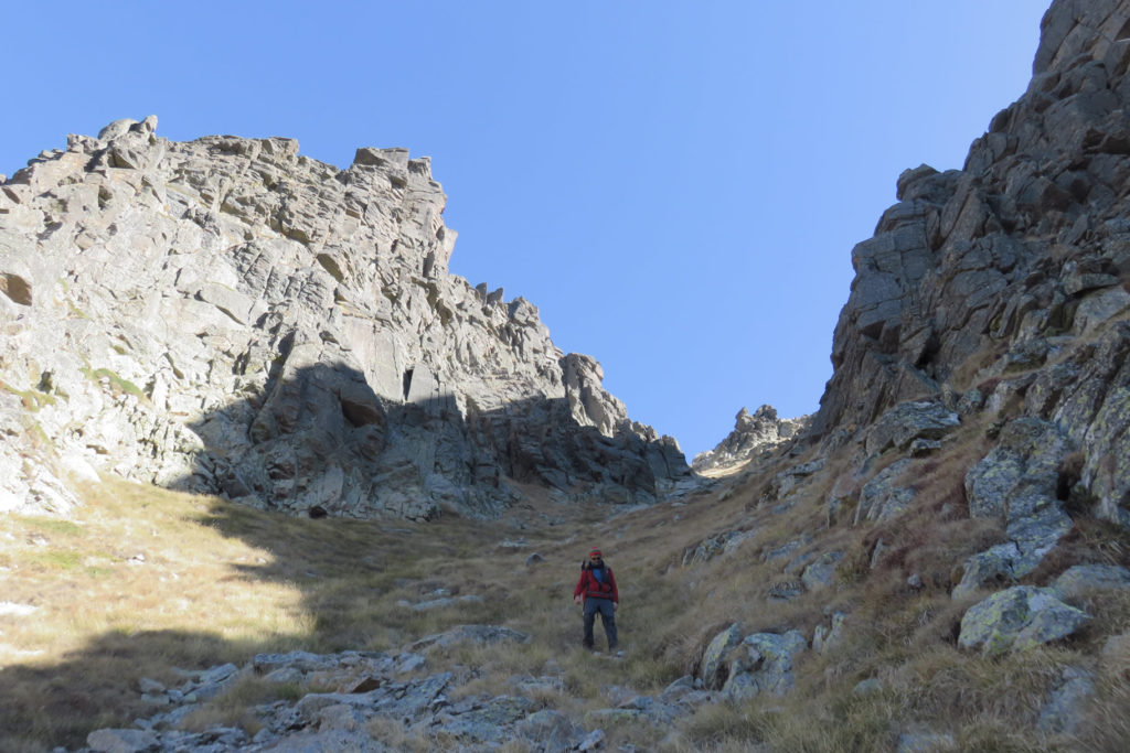 Pau bajando por la canal de la cima del Pic de Rulhe