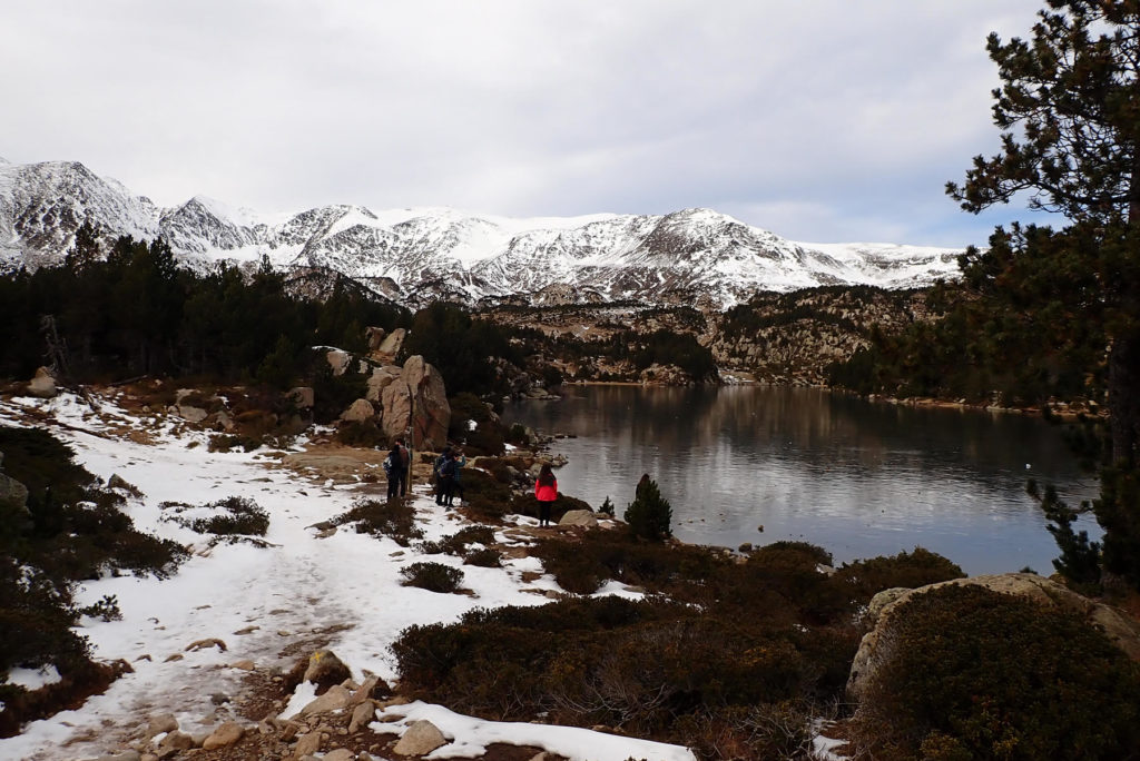 Estany de La Comassa con el macizo del Carlit al fondo