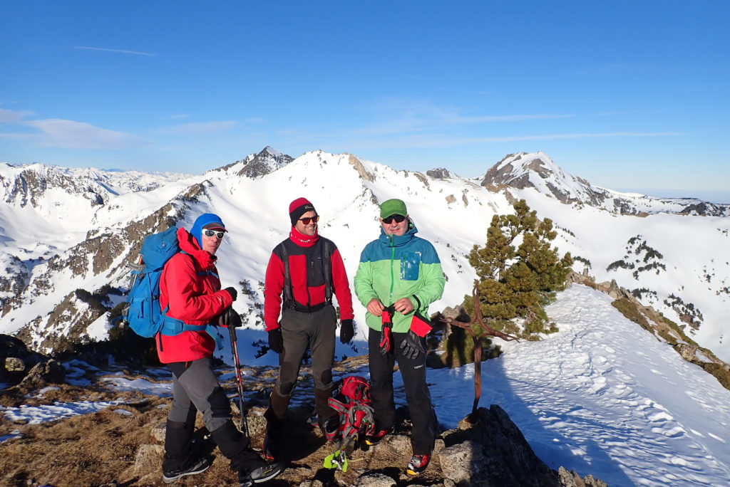 Paco, Pau y Josep en la cima del Puig del Pla de Bernat, 2.438 mts.