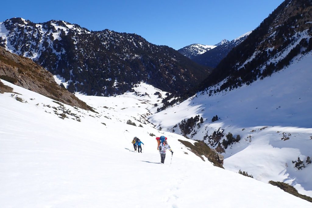 Atrás queda el cruce de valles Eth Horcalh