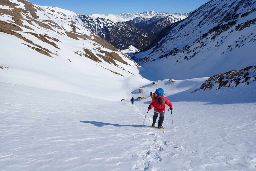 Delante Paco subiendo al Coll de Montoliu