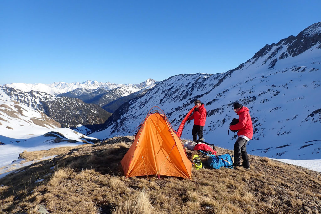 Toni y Paco acampando antes de llegar al Coll de Montoliu