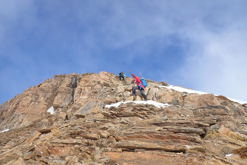 Josep y Paco subiendo por la cresta sureste del Tuc de Montoliu