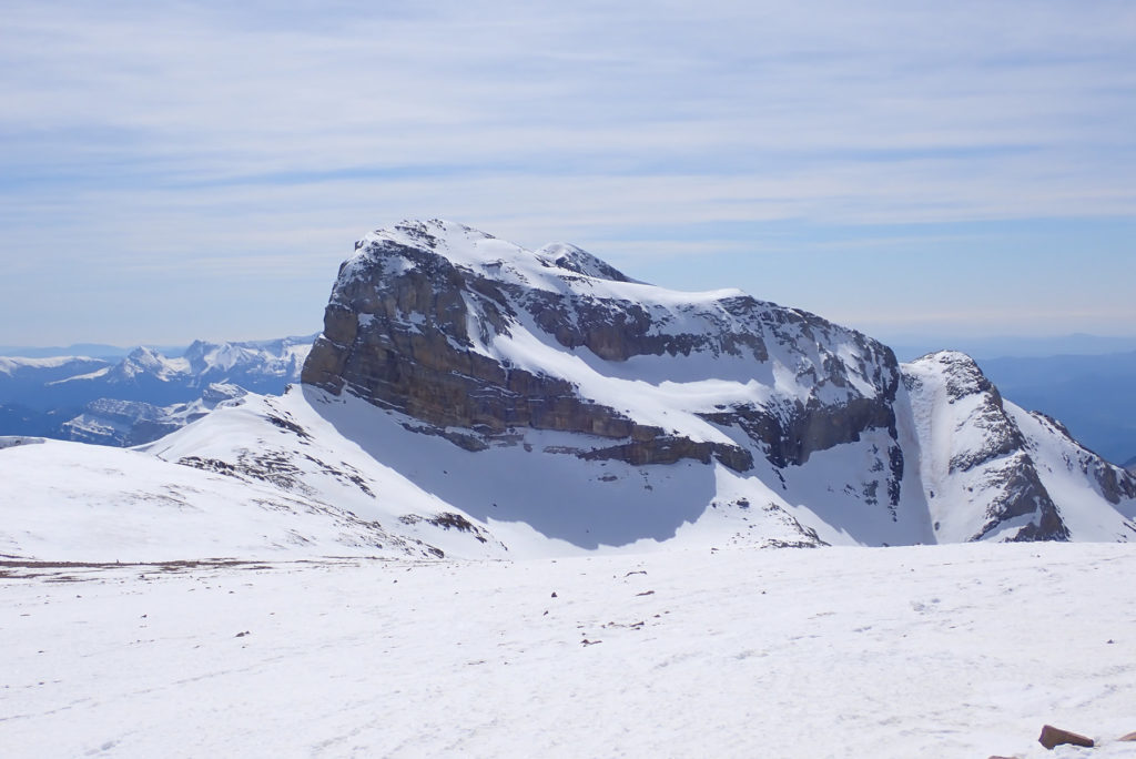 Desde la cima del Marboré el Cilindro delante y asomándose la cima del Monte Perdido