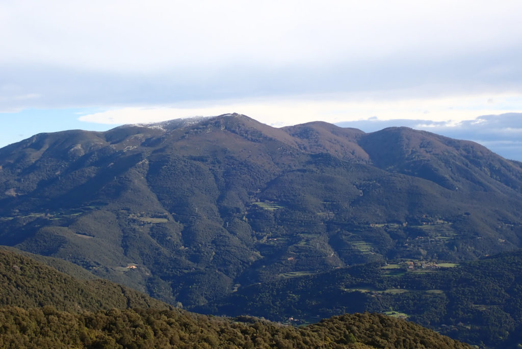 Matagalls con algo de nieve desde el Turó de Samon