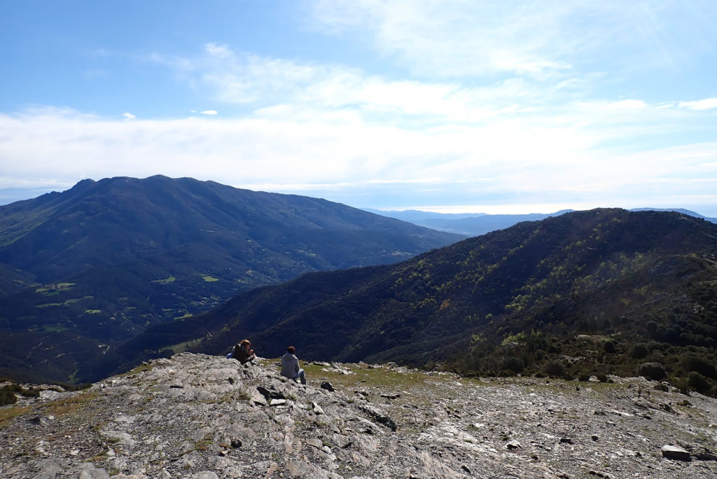 El Turó de Samon a la derecha y el Turó de l'Home a la izquierda desde la cima del Suï, 1.318 mts.