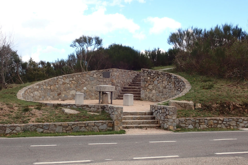 Coll de Sant Marçal, 1.106 mts., Taula dels Tres Bisbes