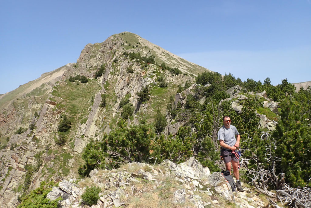 Pau en la cresta fácil en busca de la cima del Gra de Fajol Petit